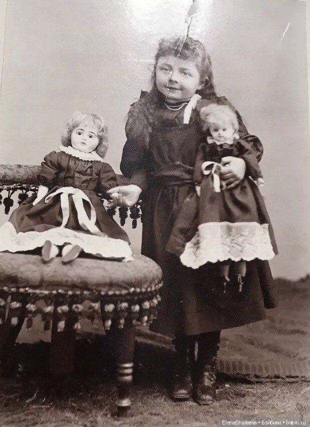 Как хочется заглянуть в прошлое своих антикварных кукол.....А Вам