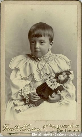 Как хочется заглянуть в прошлое своих антикварных кукол.....А Вам