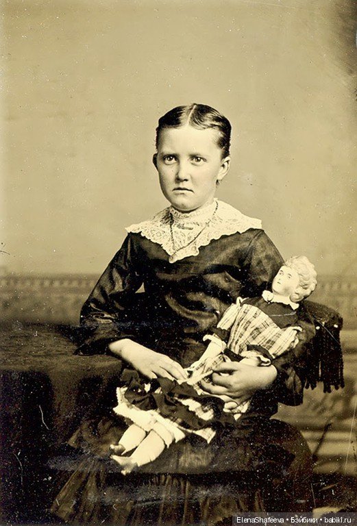 Как хочется заглянуть в прошлое своих антикварных кукол.....А Вам