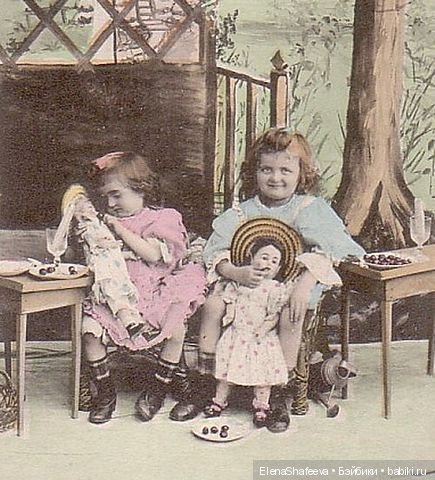 Как хочется заглянуть в прошлое своих антикварных кукол.....А Вам