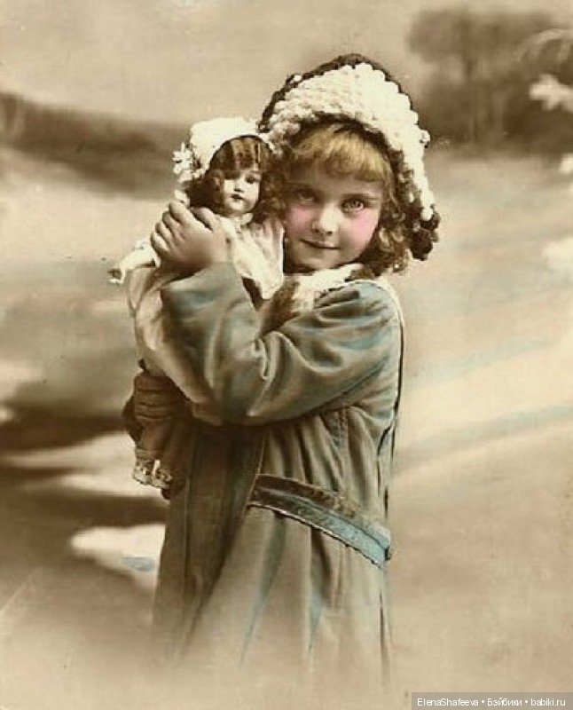 Как хочется заглянуть в прошлое своих антикварных кукол.....А Вам