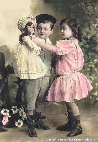 Как хочется заглянуть в прошлое своих антикварных кукол.....А Вам