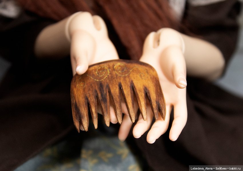 Авторские деревянные гребни для кукол