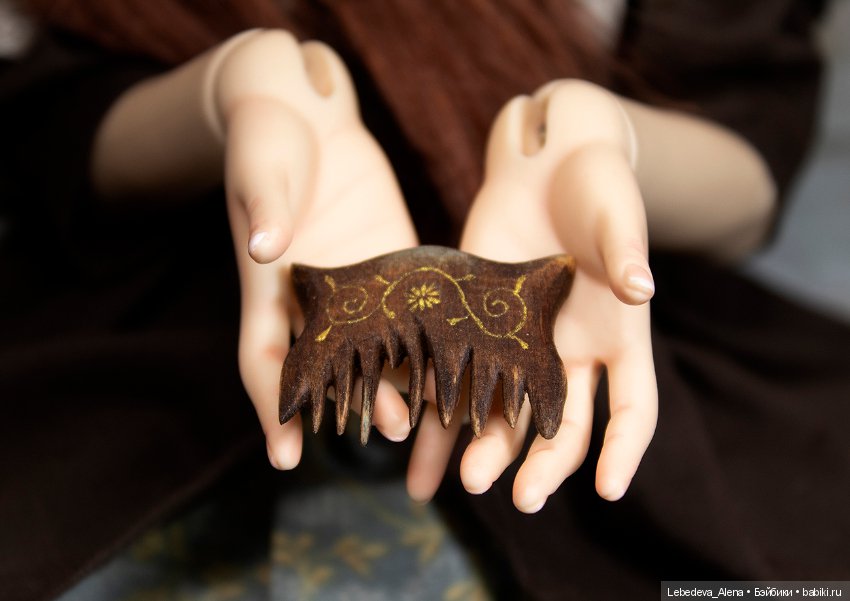 Авторские деревянные гребни для кукол (фото 9)