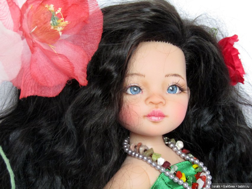 Зимний сон про алые маки на снегу