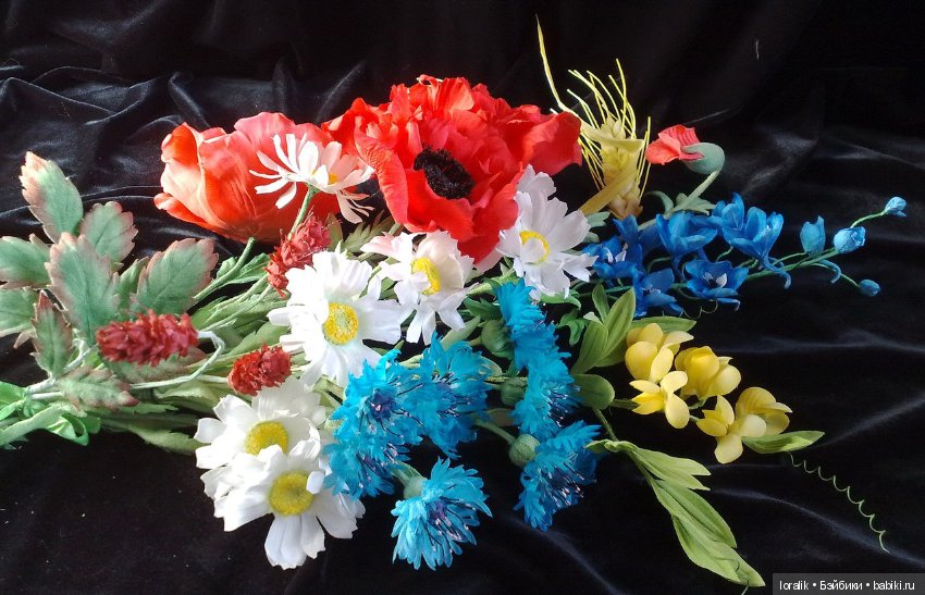 Зимний сон про алые маки на снегу