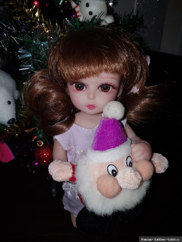 Мамочка ты где?Я жду тебя у ёлки)