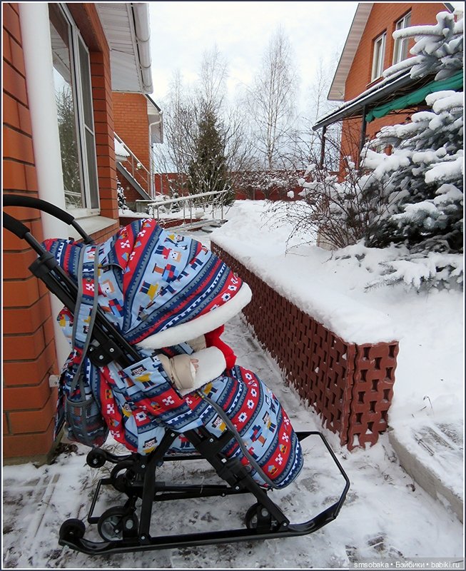 Димулька в зимней колясочке
