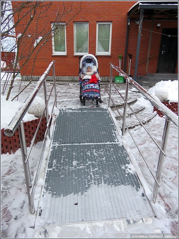 Димулька в зимней колясочке