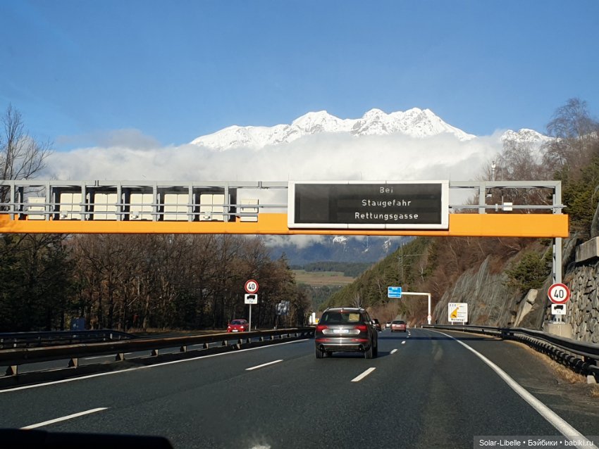 Симка катается на сноуборде или добро пожаловать в Иннсбрук