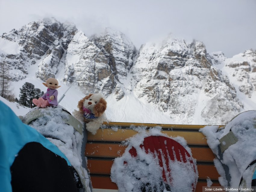 Симка катается на сноуборде или добро пожаловать в Иннсбрук
