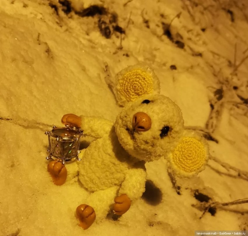 Вечер, Мышки в снежном лесу