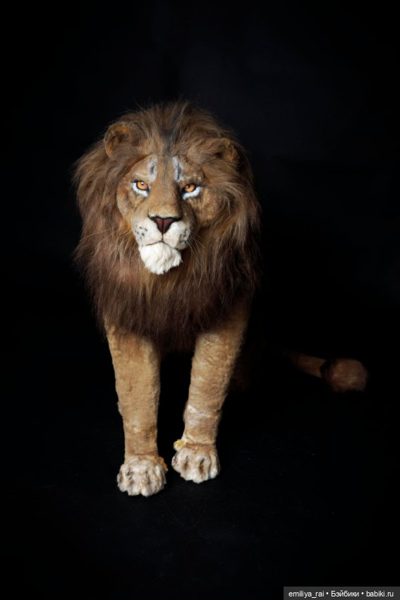 Лев и Львица. Реалистичные игрушки