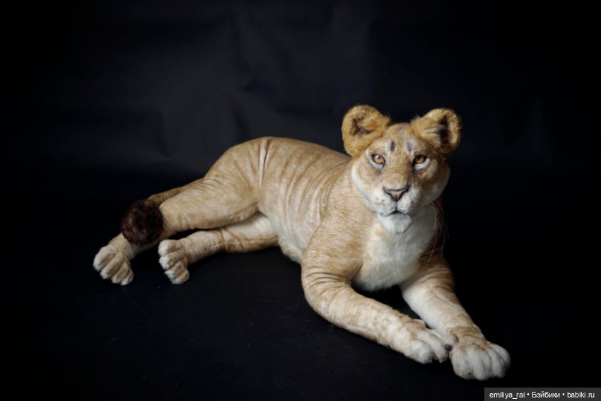 Лев и Львица. Реалистичные игрушки