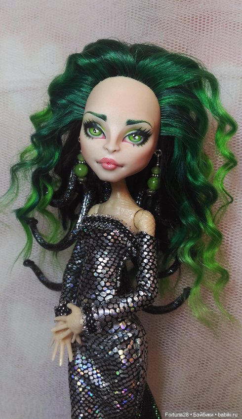 Женщина-змея - величественная и томная