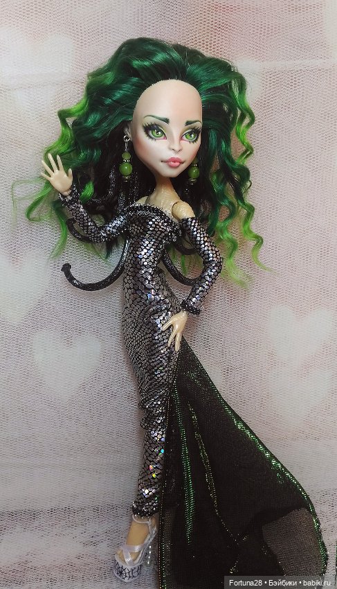 Женщина-змея - величественная и томная (фото 3)