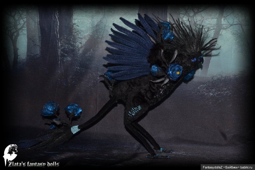 Зачарованный черный попугай авторская подвижная мягкая скульптура