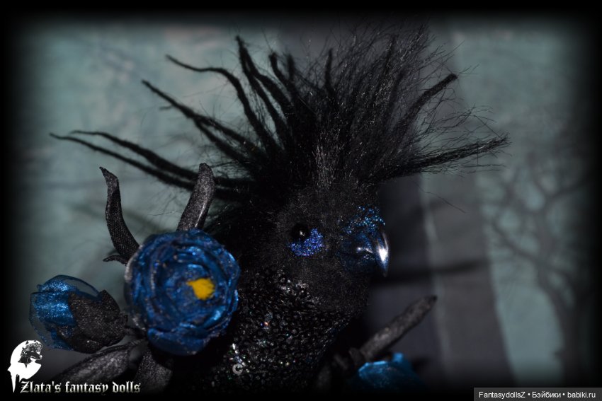 Зачарованный черный попугай авторская подвижная мягкая скульптура