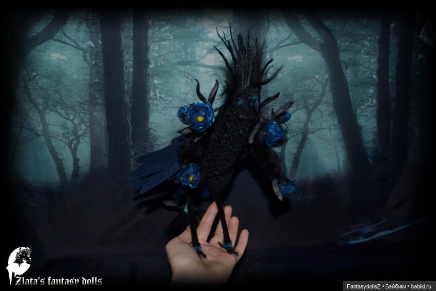 Зачарованный черный попугай авторская подвижная мягкая скульптура