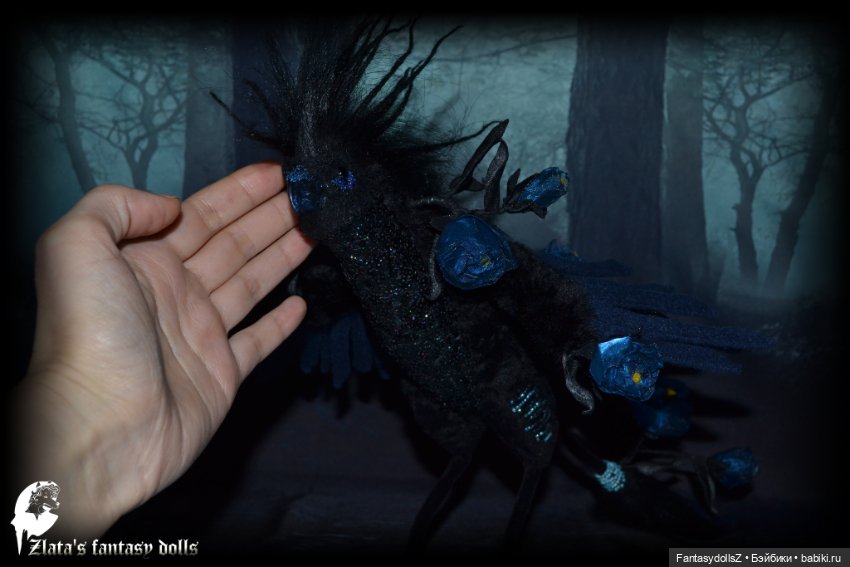 Зачарованный черный попугай авторская подвижная мягкая скульптура (фото 10)