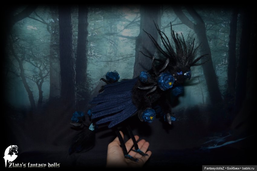 Зачарованный черный попугай авторская подвижная мягкая скульптура