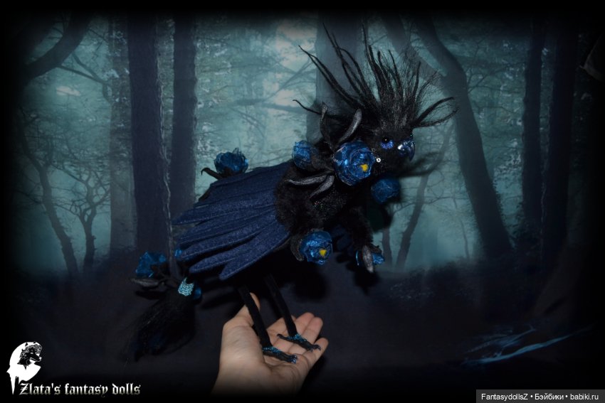 Зачарованный черный попугай авторская подвижная мягкая скульптура