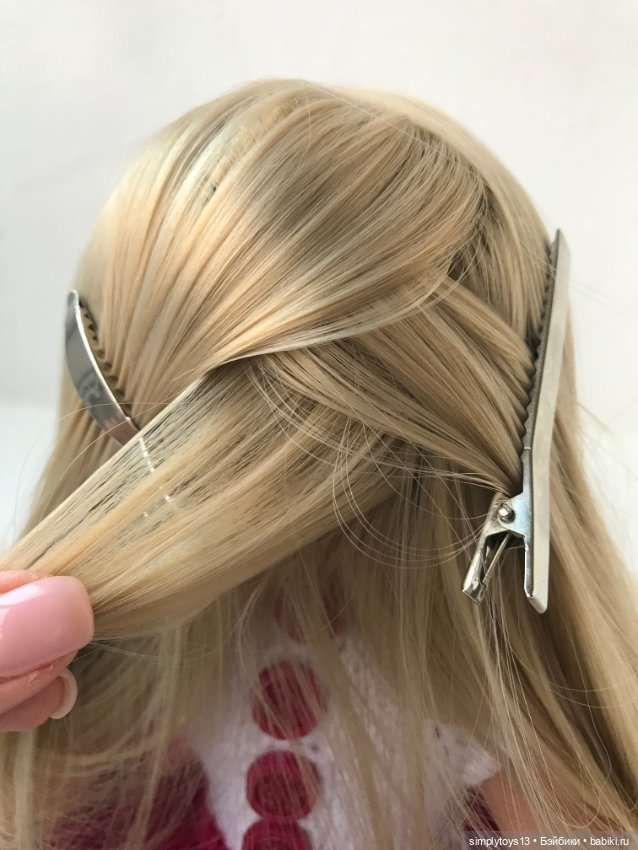 Как сделать фигурный (чешуйчатый) пробор кукле (фото 7)
