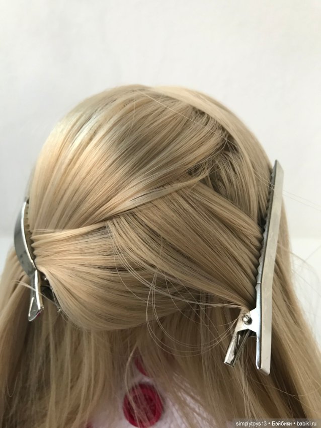 Как сделать фигурный (чешуйчатый) пробор кукле (фото 8)