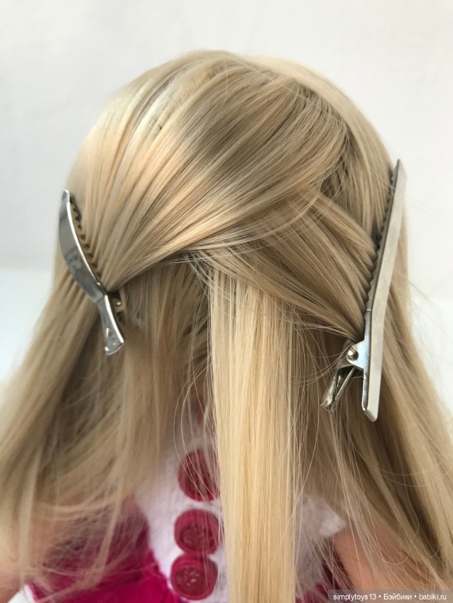 Как сделать фигурный (чешуйчатый) пробор кукле (фото 6)