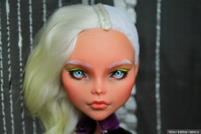 Новенькая. Просто новенькая