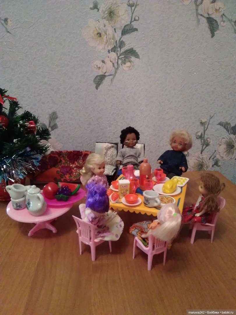 Как куколки Новый год встречали (фото 2)