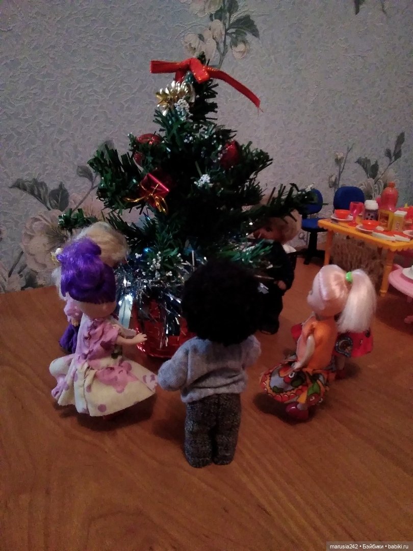 Как куколки Новый год встречали (фото 4)