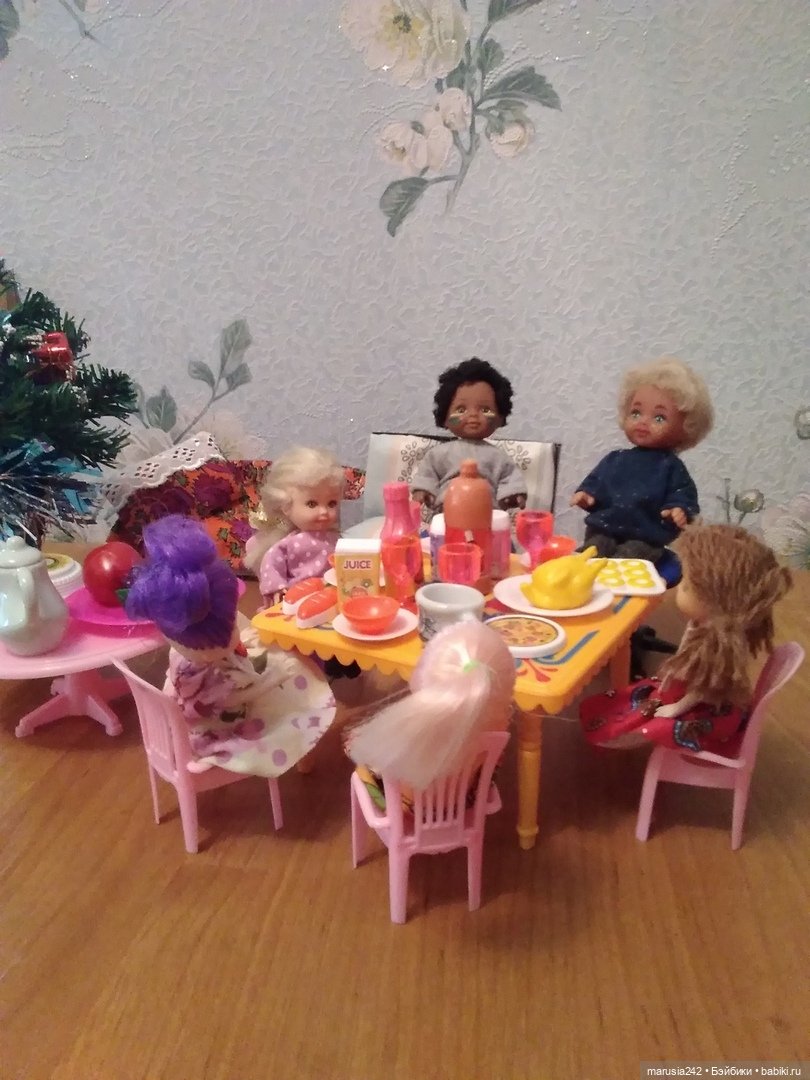 Как куколки Новый год встречали