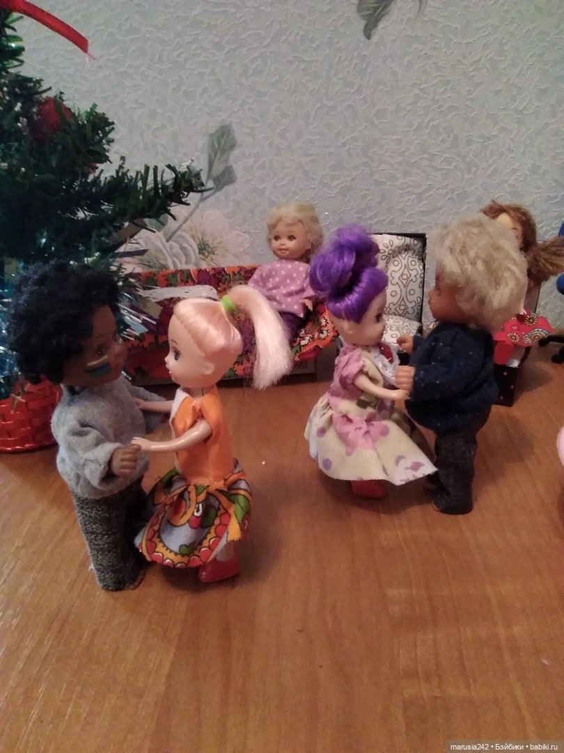 Как куколки Новый год встречали (фото 6)
