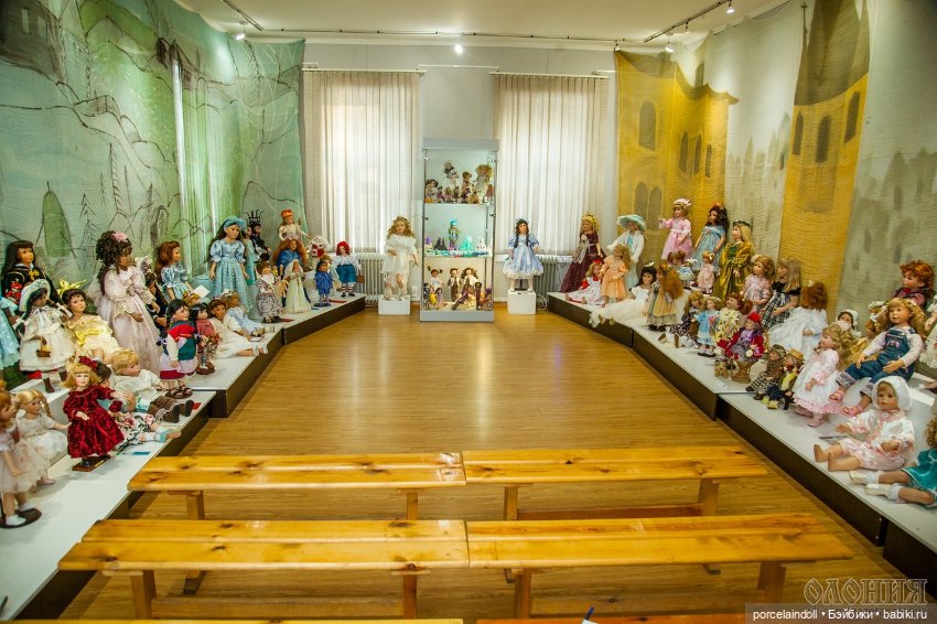 Выставка "Мир кукол" петербургского коллекционера Янины Фёдоровой в городе Олонец, Карелия 2020 (фото 6)