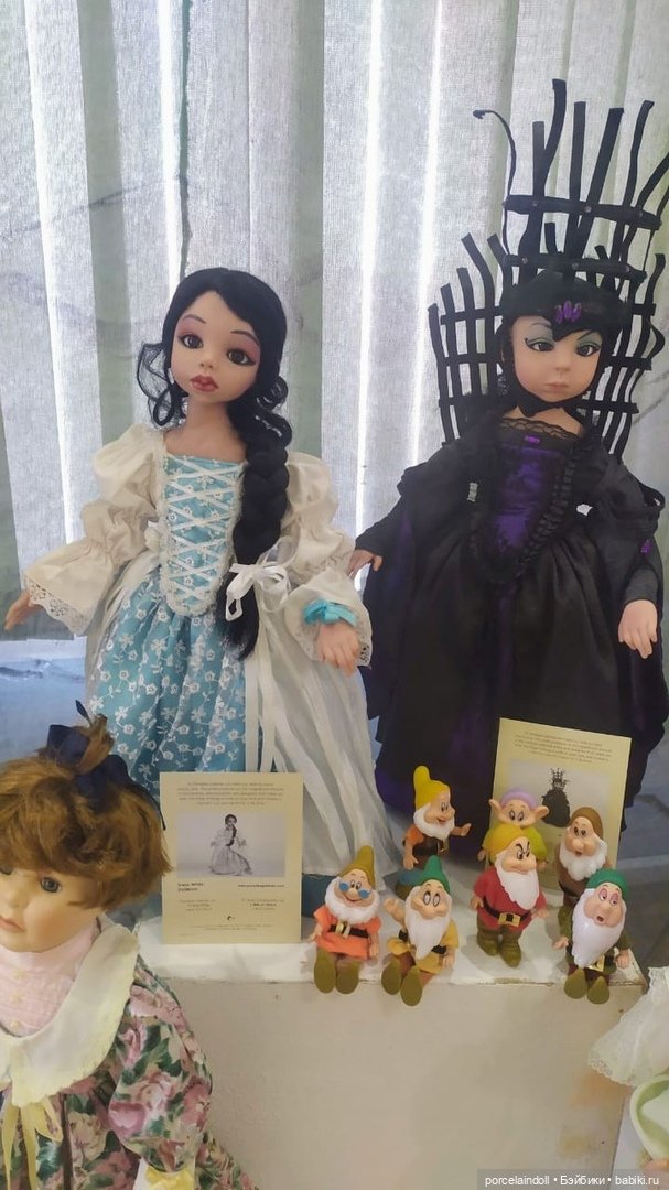 Выставка "Мир кукол" петербургского коллекционера Янины Фёдоровой в городе Олонец, Карелия 2020