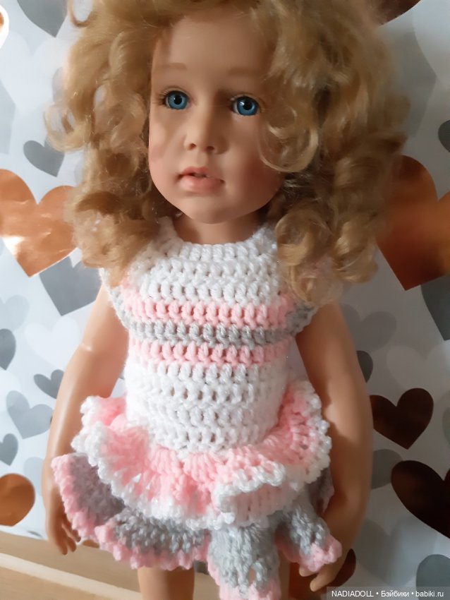 Голубоглазка AIMEE примеряет наряды