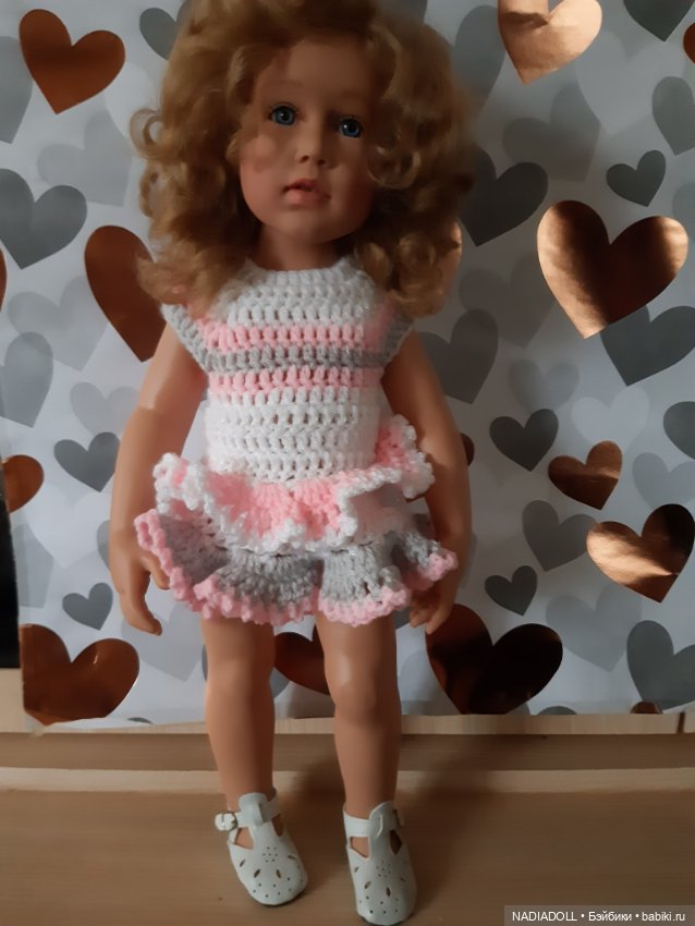 Голубоглазка AIMEE примеряет наряды