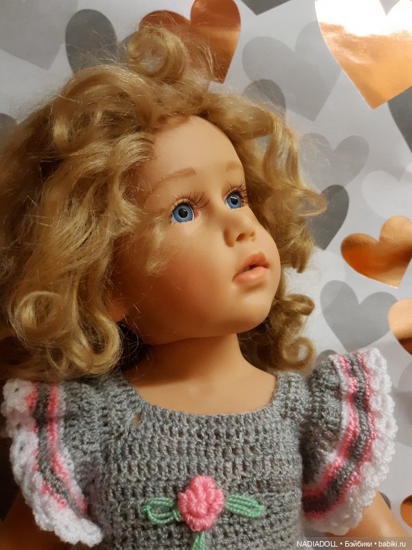 Голубоглазка AIMEE примеряет наряды