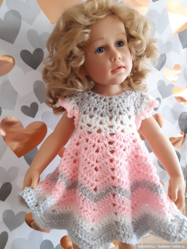 Голубоглазка AIMEE примеряет наряды