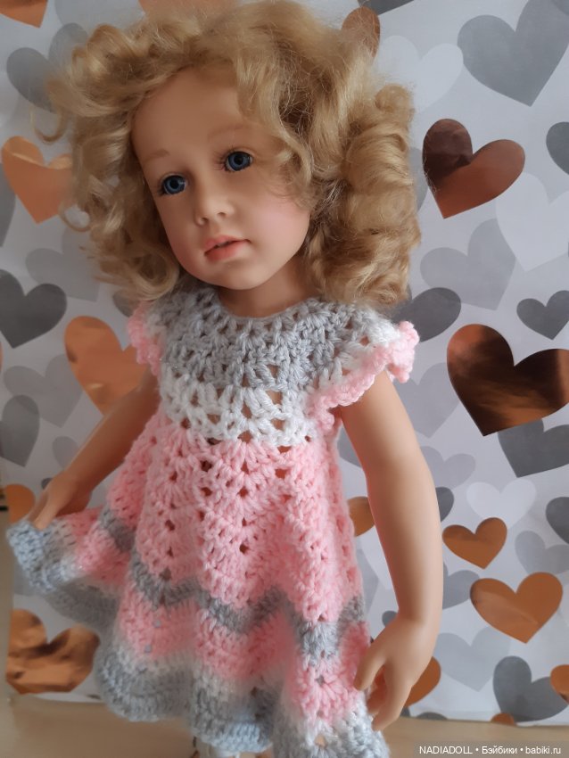 Голубоглазка AIMEE примеряет наряды