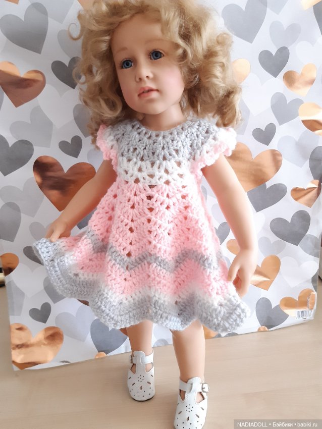 Голубоглазка AIMEE примеряет наряды