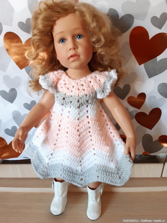 Голубоглазка AIMEE примеряет наряды (фото 3)