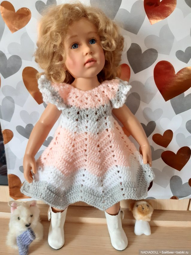 Голубоглазка AIMEE примеряет наряды