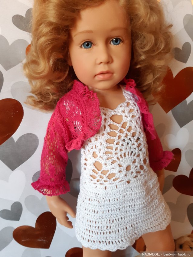 Голубоглазка AIMEE примеряет наряды