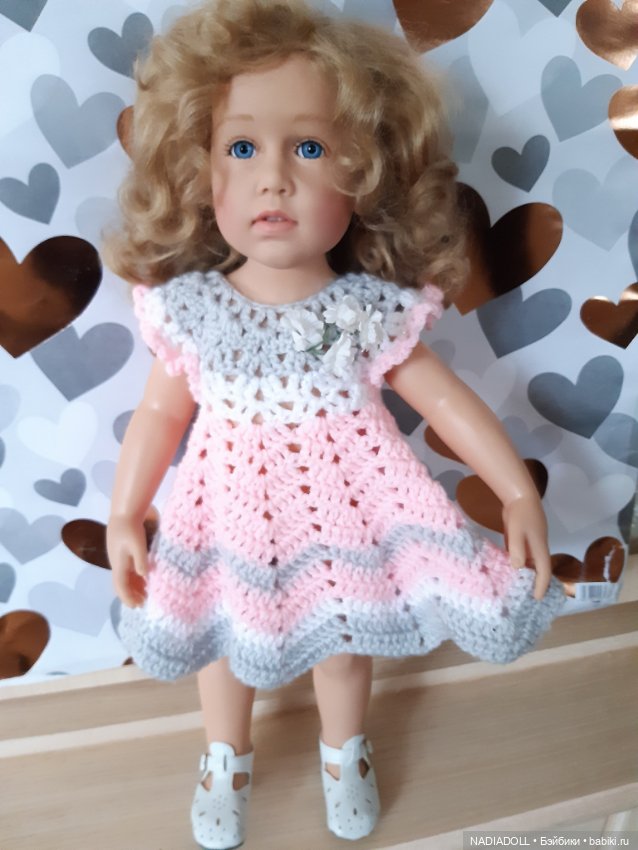 Голубоглазка AIMEE примеряет наряды