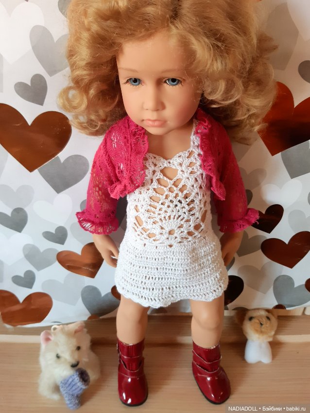 Голубоглазка AIMEE примеряет наряды