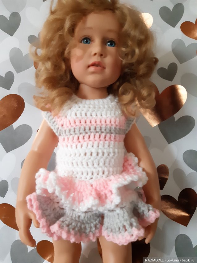 Голубоглазка AIMEE примеряет наряды