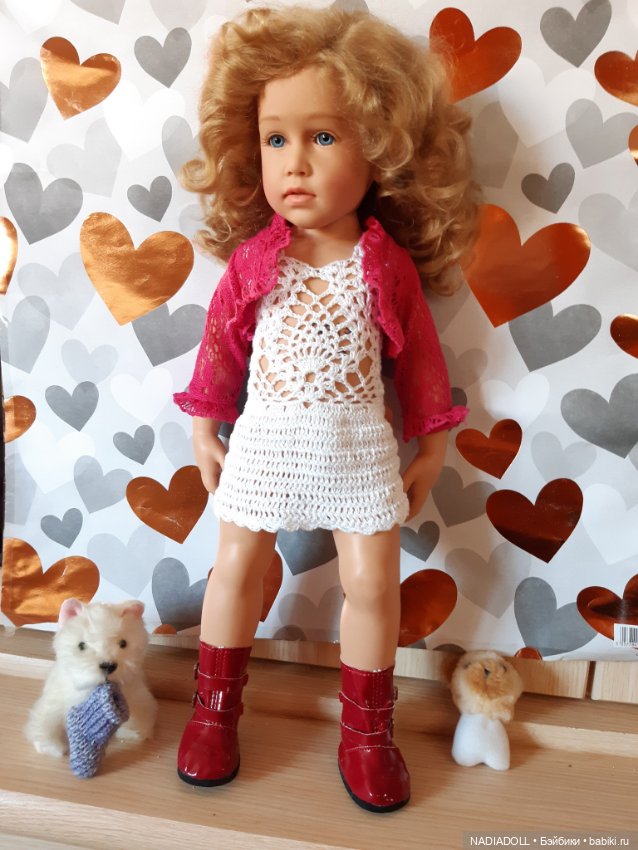 Голубоглазка AIMEE примеряет наряды