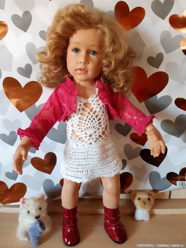 Голубоглазка AIMEE примеряет наряды